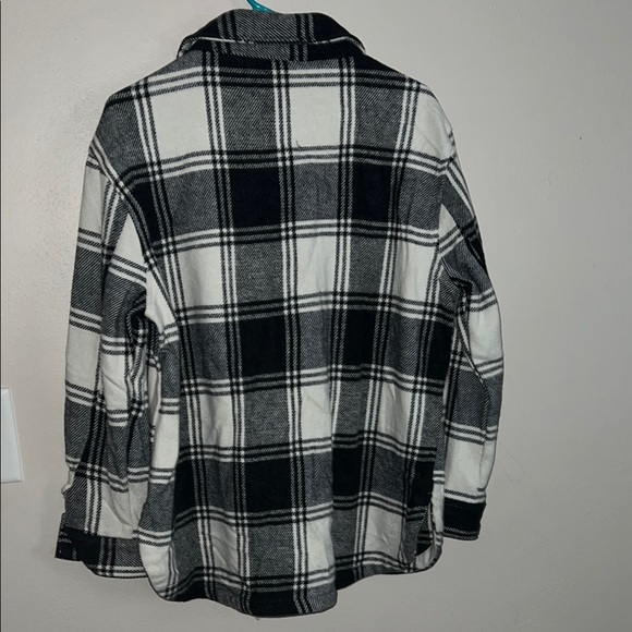 Black and White Plaid Shacket with Oversized Fit - Picture 4 of 4